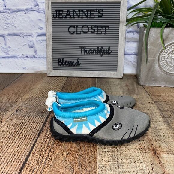 Fresko | Gray & Turquoise Shark Water Shoe - Kids - Picture 1 of 9